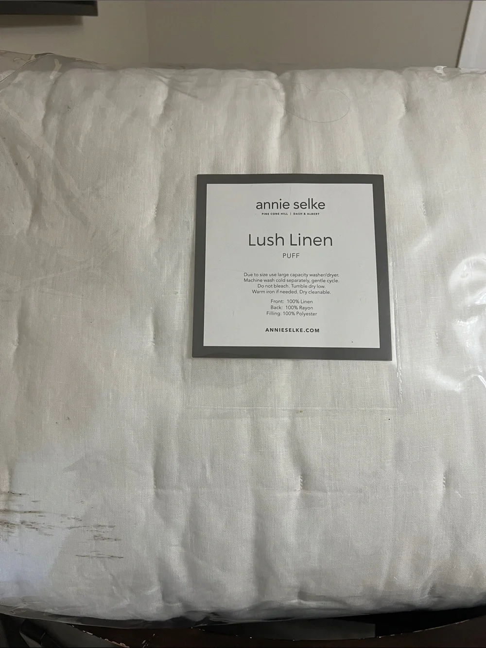 annie selke Lush Linen Puff - White Linen Comforter full/Queen